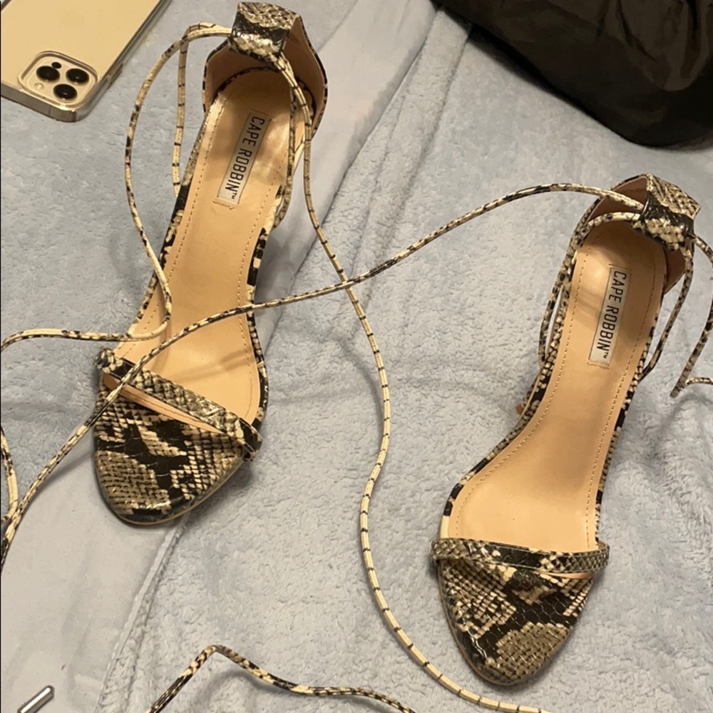 Shoes - Picture 2 of 4